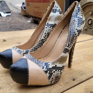 Hailey Jeans Co. Snake Skin Heels Sixe 7